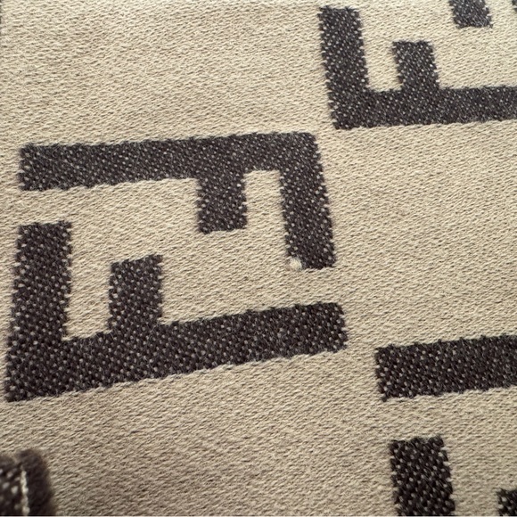 FENDI ZUCCA WOOL SCARF- REVERSIBLE WITH COA - Picture 5 of 10